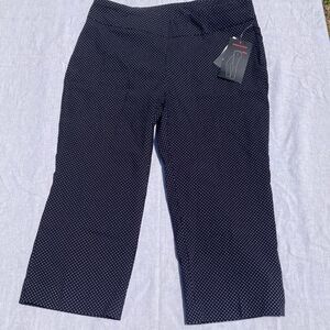 NWT Briggs black with white polka dots Capri pants, size medium